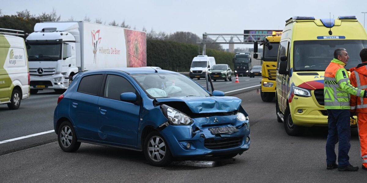 Flinke schade bij botsing op snelweg A4