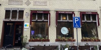 Voorzijde van het monumentale Sijthoff-pand aan de Doezastraat in Leiden