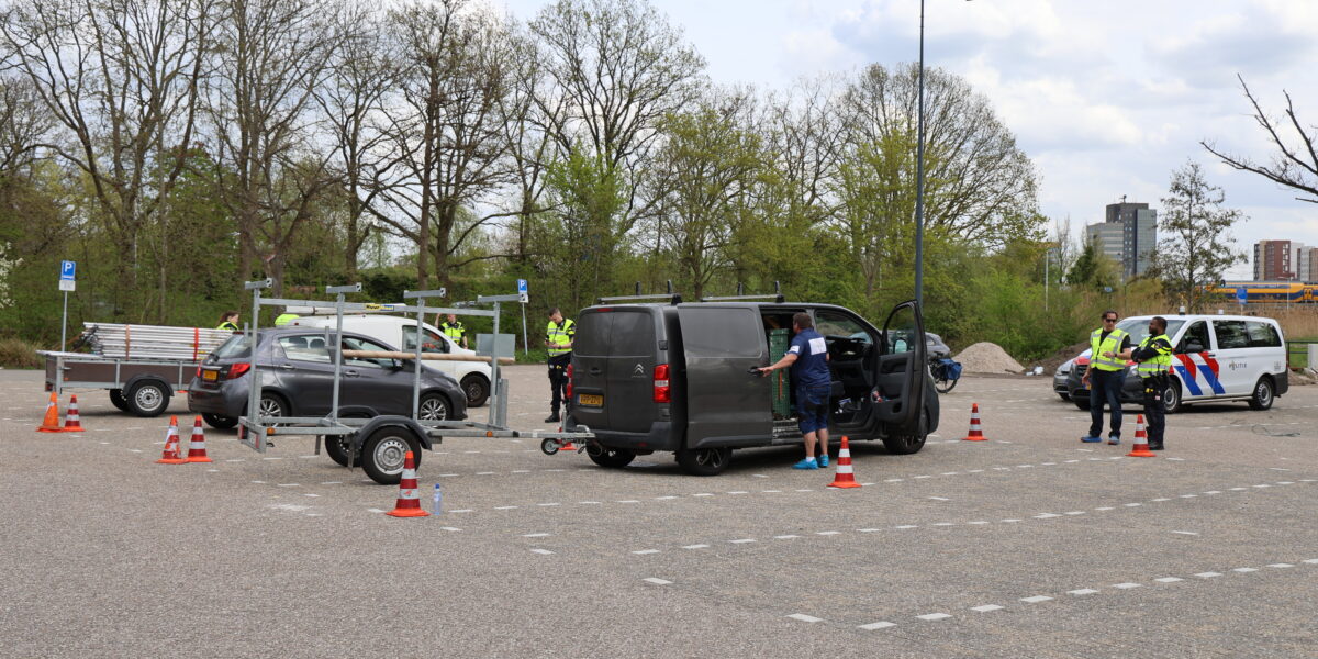 Politie schrijft tientallen boetes uit bij verkeerscontrole in Leiden en Oegstgeest