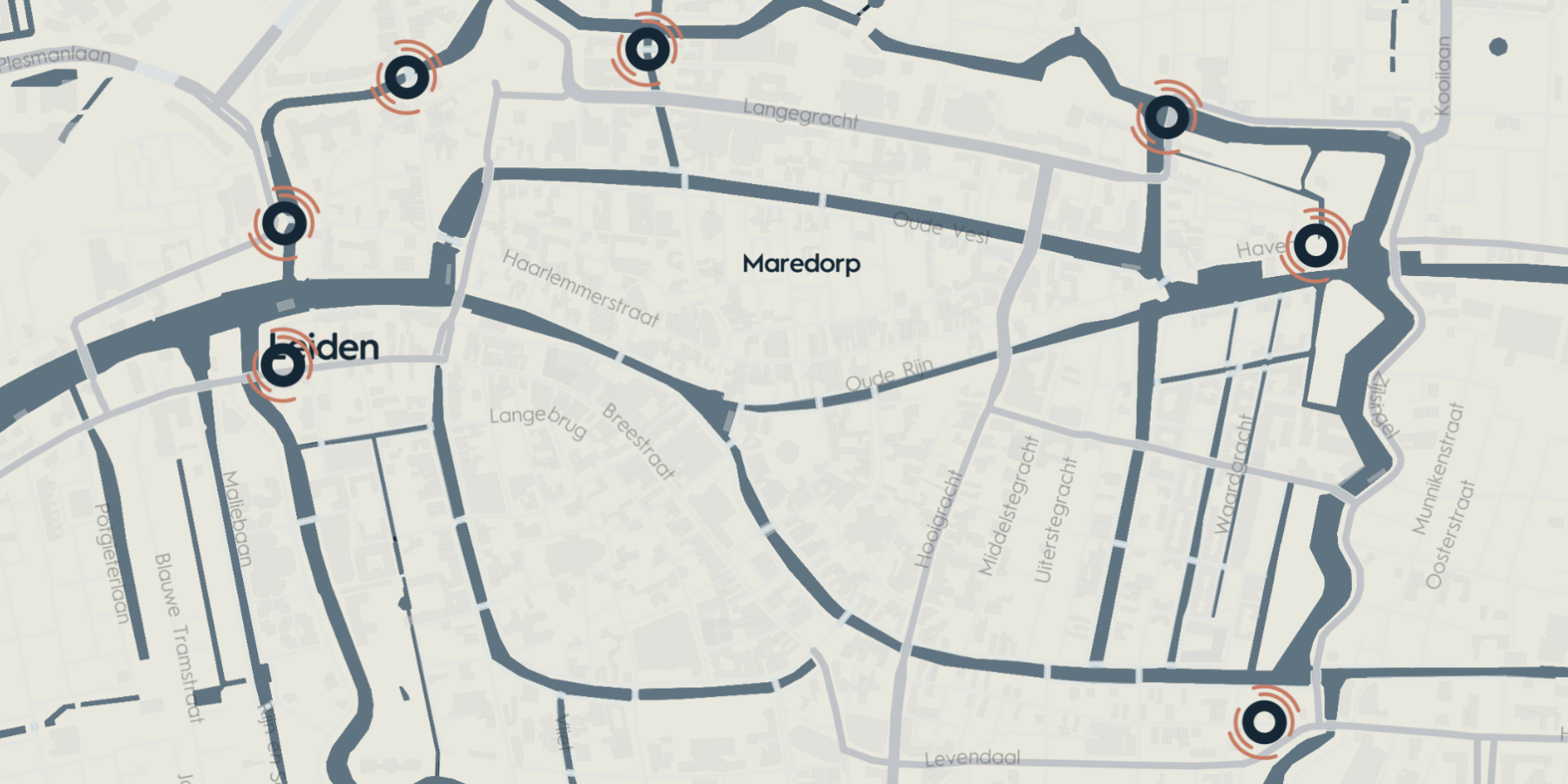 De kaart met Leidse stadspoorten aangegeven. Ze zijn nu digitaal te bezoeken.