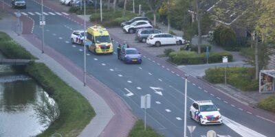 Man gewond bij aanrijding op Heinsiuslaan in Leiderdorp