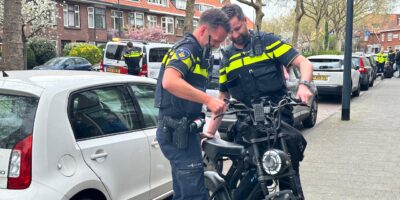 Politie met fatbike op Sitterlaan in Leiden.