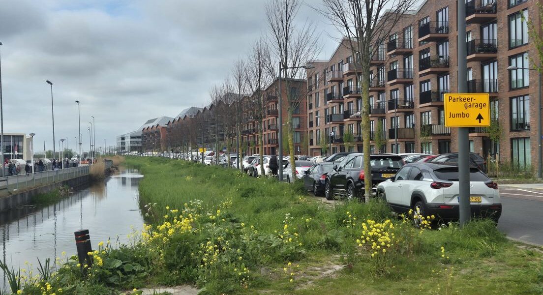 Blijvende problemen rondom parkeren in nieuwbouwwijk: 'Niks veranderd'