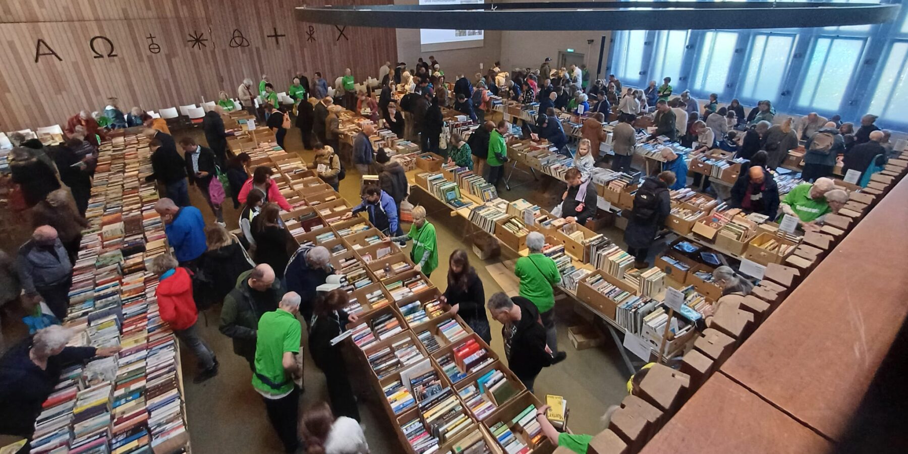 Recordopbrengst voor boekenmarkt Scheppingskerk Leiderdorp