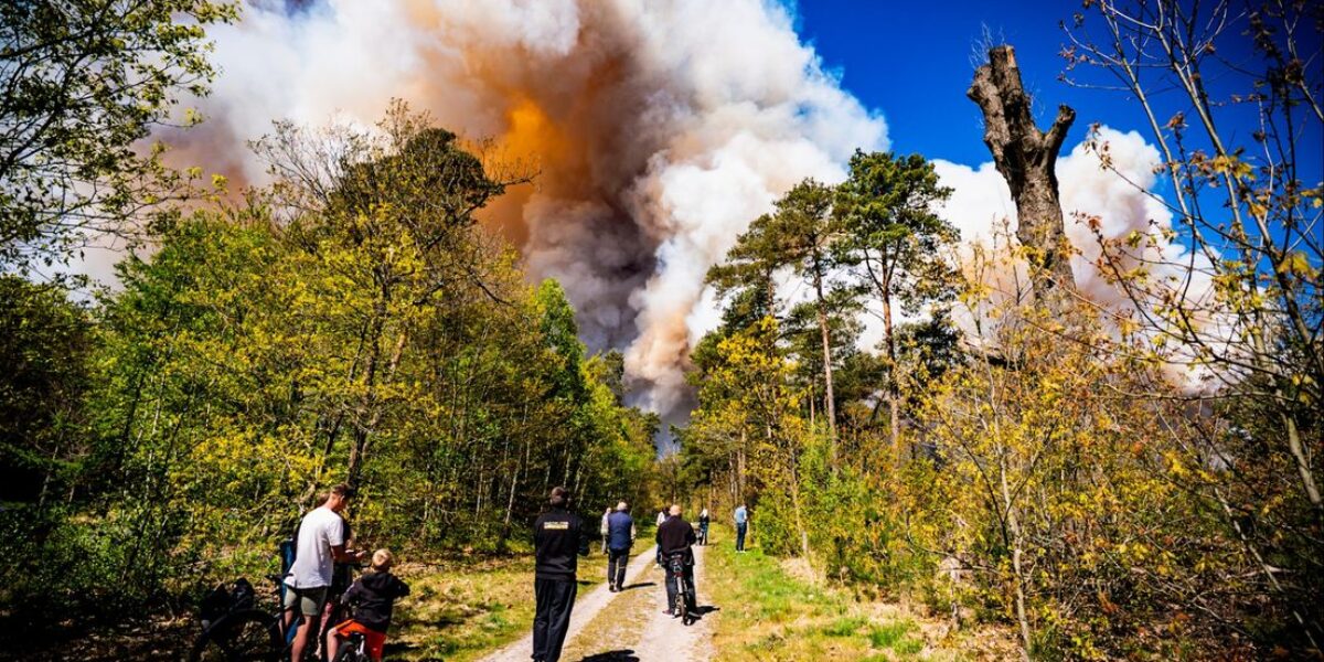 Rook van grote brand in Gelderland trekt over Leidse regio: 'Uitzonderlijk'