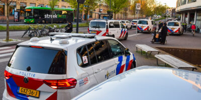 Veel politie op de Kooilaan in Leiden. Mogelijke schietpartij bij de ijssalon.