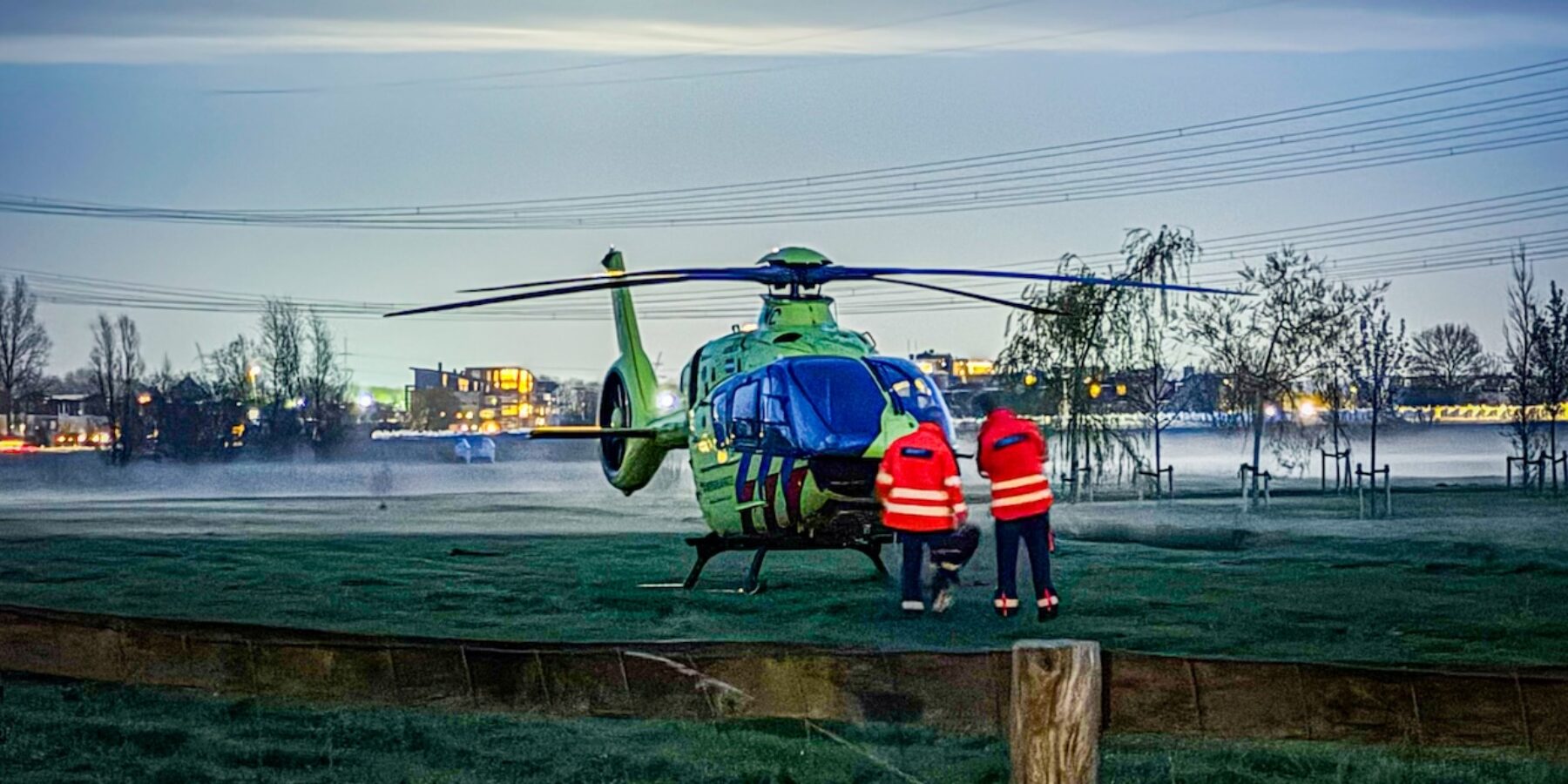 Traumahelikopter land in weiland Leiderdorp