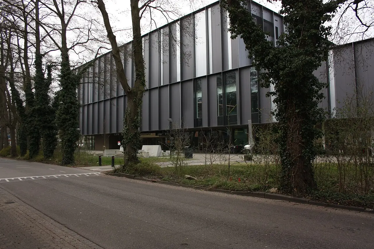 Gemeente Leiden organiseert een informatiebijeenkomst over de herinrichting van Fortuinlijk-Noord in Leiden bij Sportcomplex 1574.