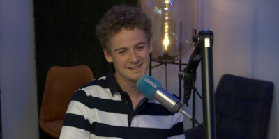 Chris Noordzij van ChristenUnie: student en politicus. Op de foto zit Chris in de studio van Centraal+