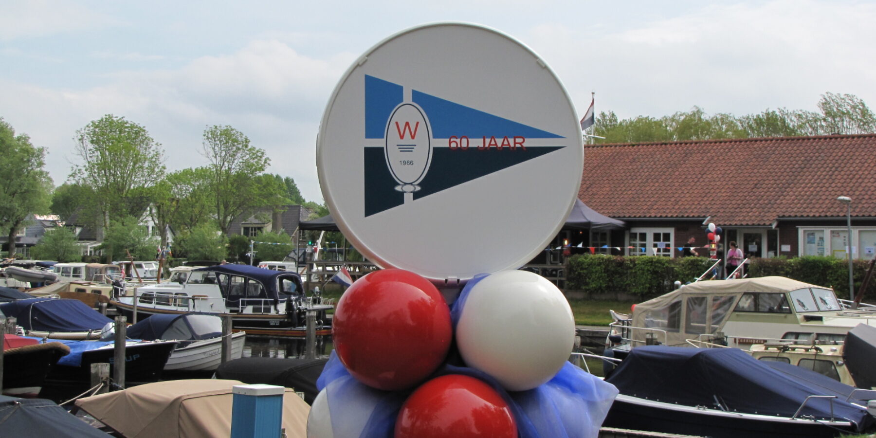 Ballonenboog voor Watersportvereniging Wassenaar bij het 60-jarig jubileum.