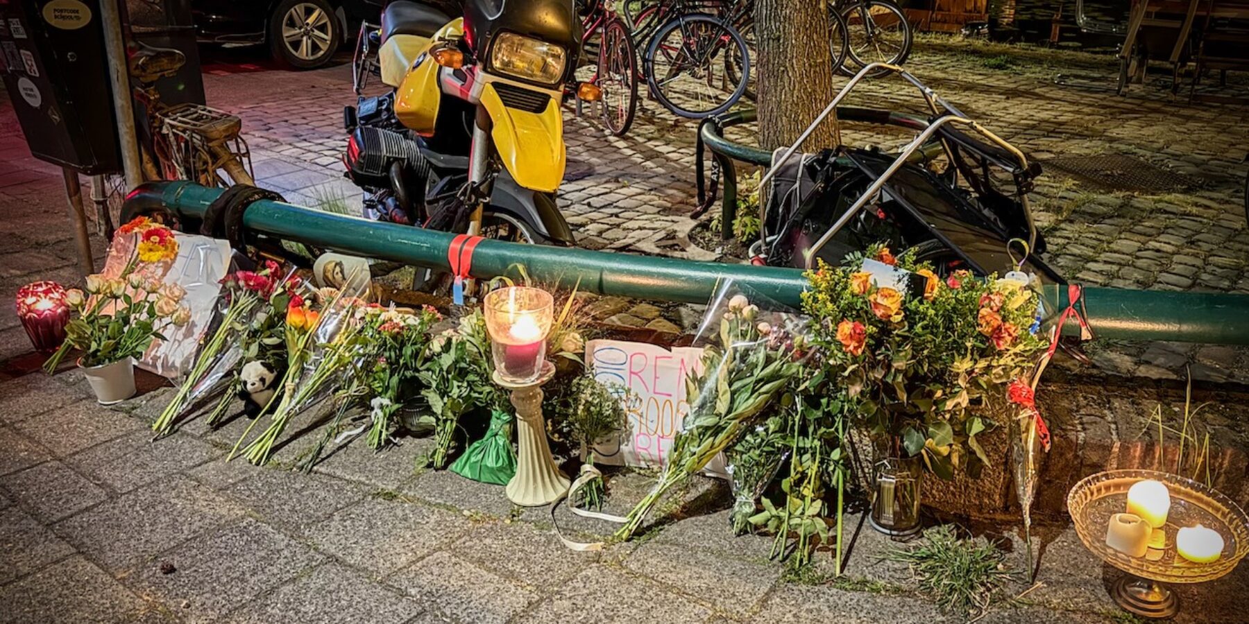 Bloemen op plek waar 15-jarige Rosalie overleed 01
