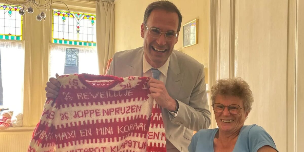 Burgemeester Heijkoop heeft een ‘Joke-trui’