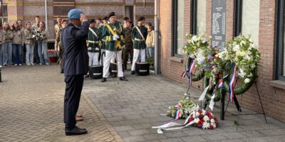 Zoeterwoude herdenkt met dienst stille tocht twee minuten stilte