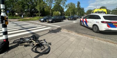 Fietser aangereden door auto op kruising Engelendaal en Persant Snoepweg