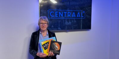 Els Hannaart vertelt in De VrijMiBo over haar verzameling alfabetboeken en de expositie in Leiden