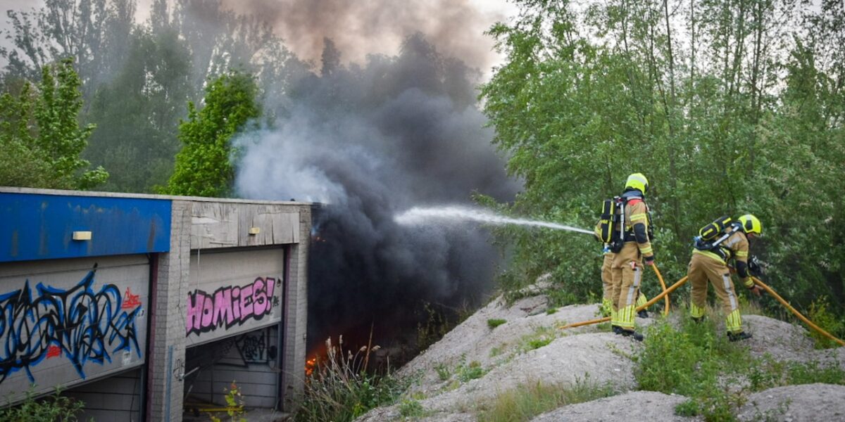 Opnieuw brand in oude garagebox aan Hallenweg in Leiden