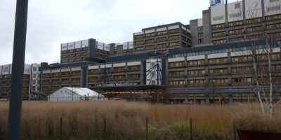Passagiers van cruiseschip met hantavirus geëvacueerd. LUMC geeft aan dat er voorbereidingen worden getroffen om één patiënt te ontvangen