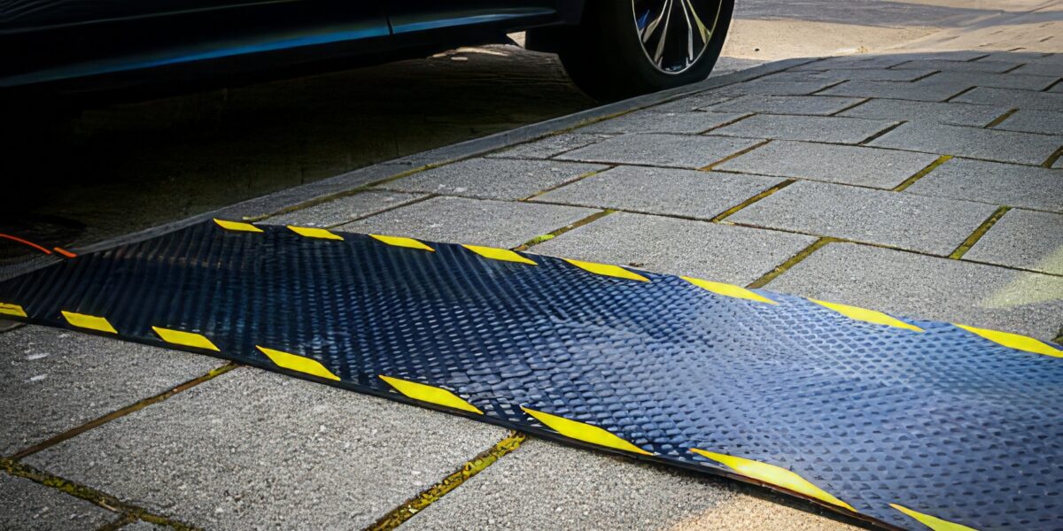 Leiden kiest voor kabelmat als oplossing voor thuisladen elektrische auto