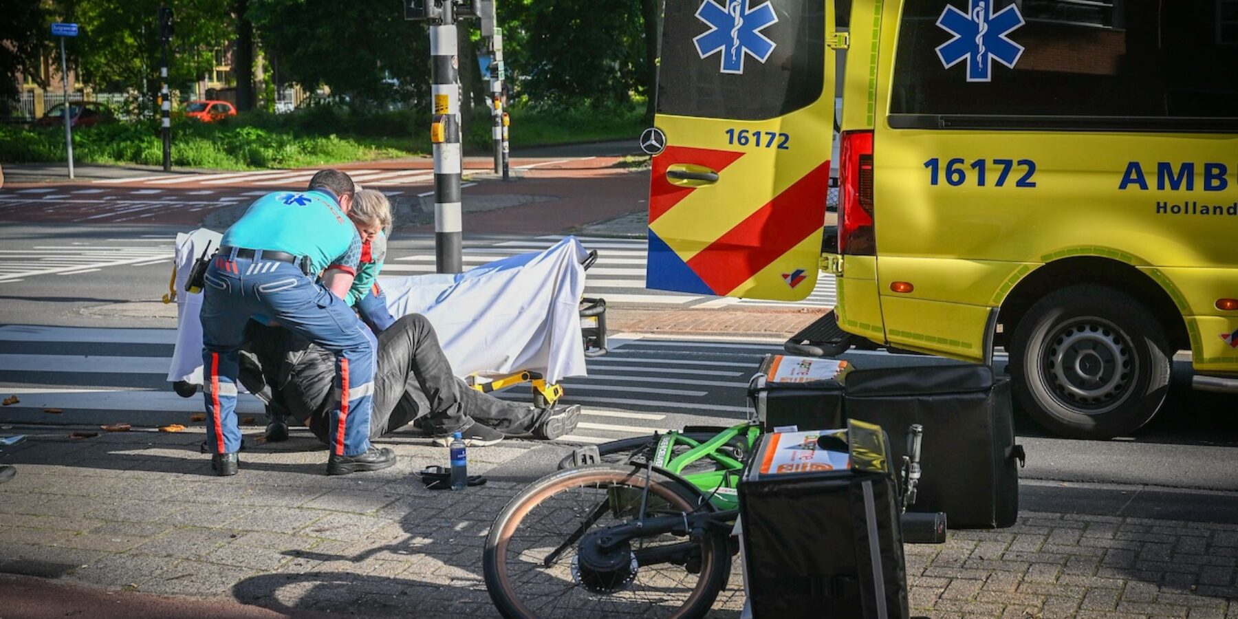 Maaltijdbezorger aangereden Hoge Rijndijk