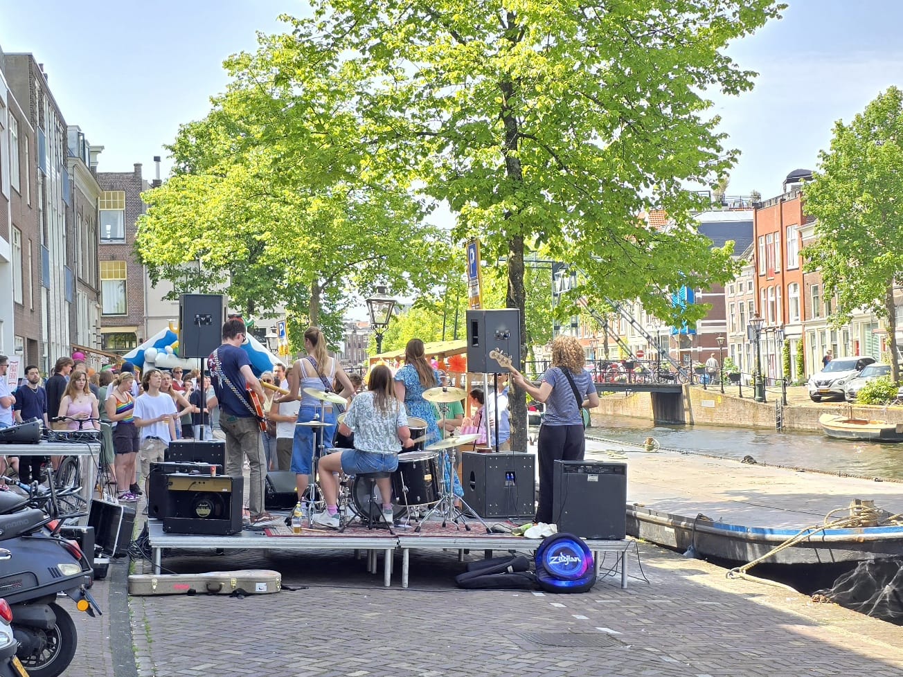 Lokale bandjes traden belangeloos op (foto: Centraal+)