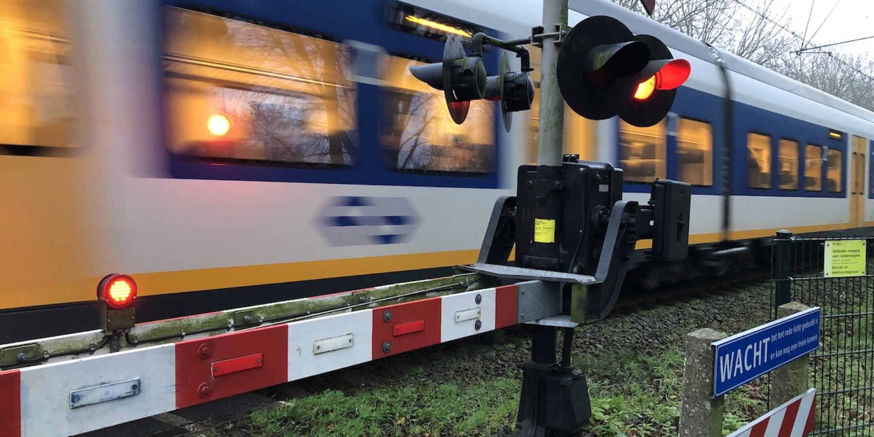 Politie rukt uit voor verklede vrouw in trein