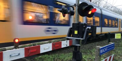 Politie rukt uit voor verklede vrouw in trein