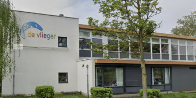 Basischool De Vlieger in Leiden. Dit is de locatie voor het Alzheimer Café in Leiden met als thema lotgenotencontact.