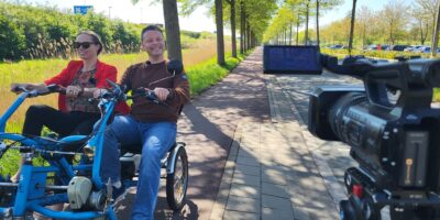 Robbert Beurse en Tjarda Struik op een duofiets
