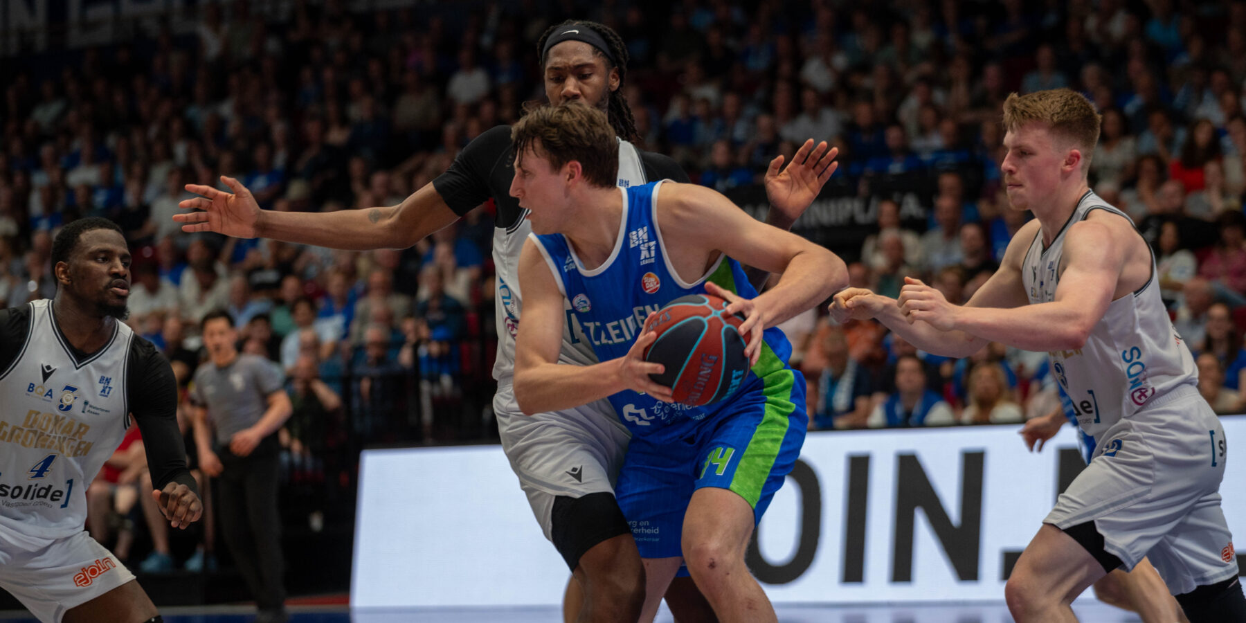 ZZ Leiden Basketball tegen Donar uit Groningen in de halve finale van de play-offs.