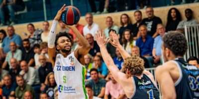 ZZ Leiden tegen Donar Groningen in Arena 1574 in Leiden. ZZ Leiden wint met 91-71 van Groningen.