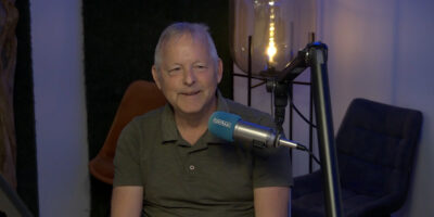Gerrie Corino bestuurslid Voedselbank Leiden in de studio van Centraal+