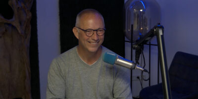 Jeroen Weijermars van Stichting Sport in Beeld in de studio van Centraal+