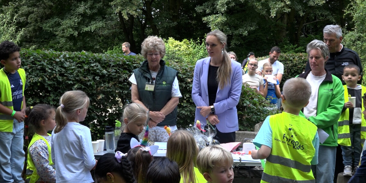 Natuurspeeltuin viert 15-jarig bestaan met vogelfluiten en zandtaart