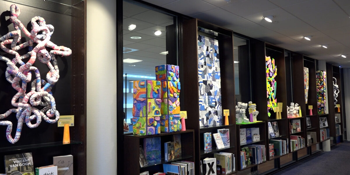 Beeldenexpositie van basisscholieren te zien in bibliotheek Wassenaar