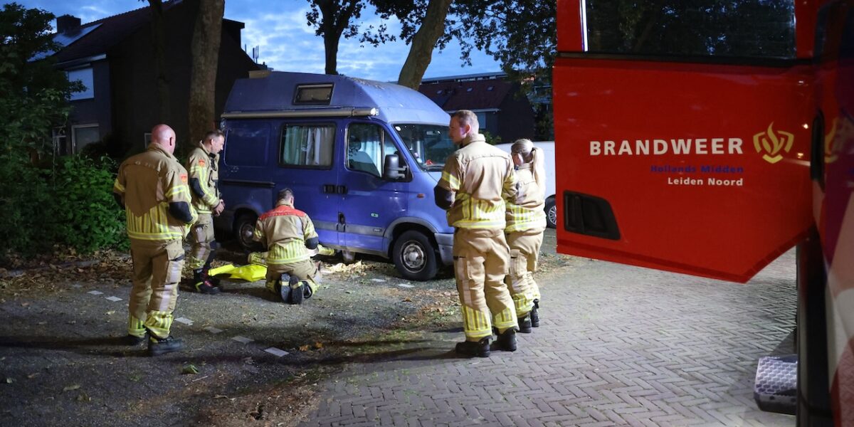 Brandweer rukt uit voor lekkend camperbusje