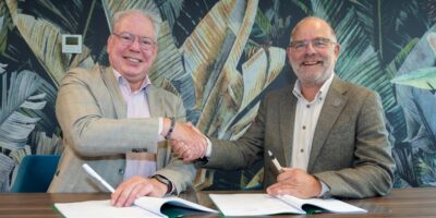 Gemeente en Rijnhart Wonen tekenen voor nieuwbouw Zoeterwoude