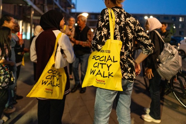 Eerste Social City Walk brengt honderden ontmoetingen naar Leiden