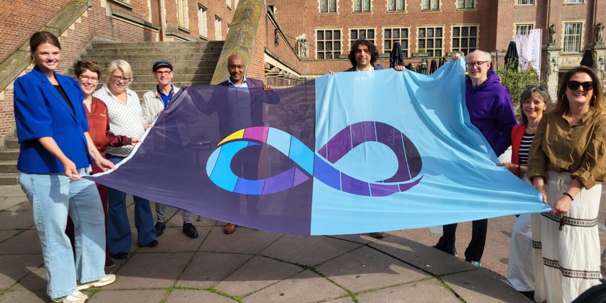 Leiden ontvangt nieuwe vlag tijdens Neurodiversity Pride Day