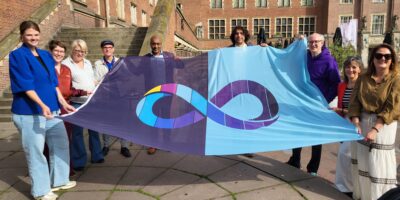 Leiden ontvangt nieuwe vlag tijdens Neurodiversity Pride Day in Leiden