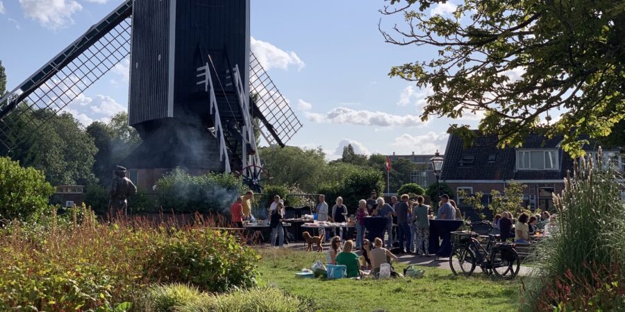 Feest in Park de Put bij molen de Put in Leiden.
