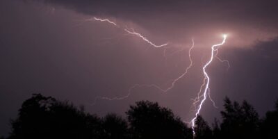 Onweer komt opnieuw onze kant op, wisselvallig weer komende week