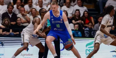 Roeland Schaftenaar terwijl hij aan het spelen is voor ZZ Leiden.