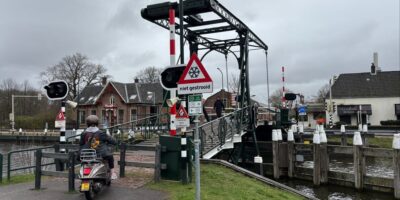 De kIppenbrug over de Vliet