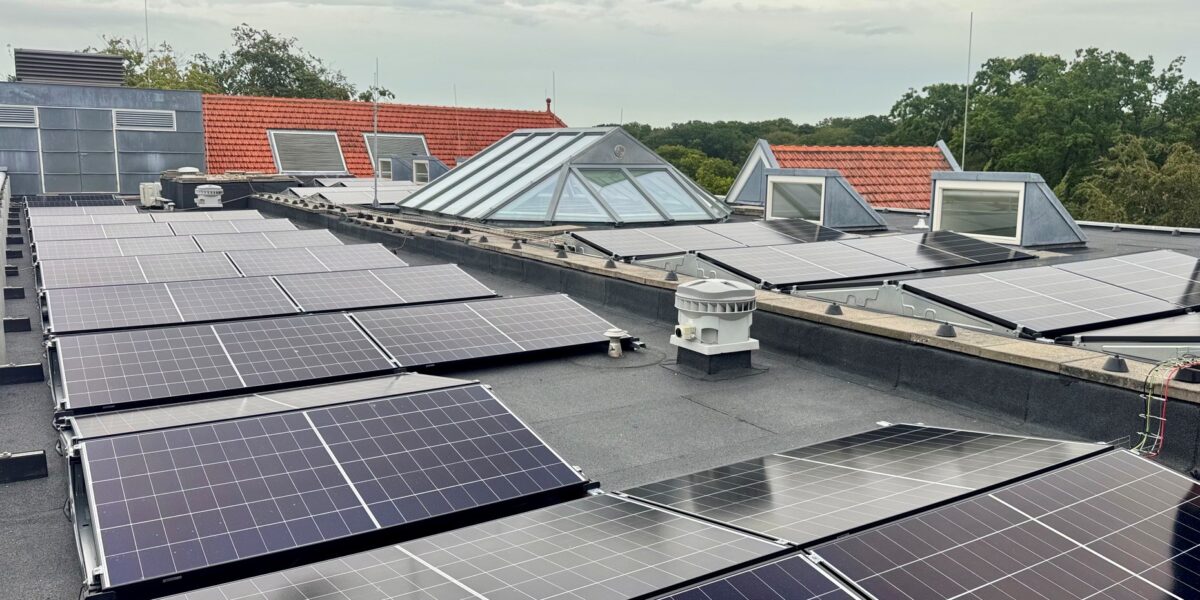 Gemeentehuis Oegstgeest wekt voortaan duurzame energie op