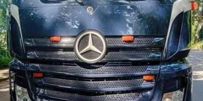 Een vrachtwagen in Voorschoten