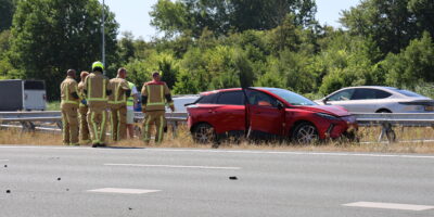 Aanrijding tussen twee personenauto's op A4
