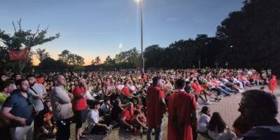 1.000 supporters van Marokko kijken de wedstrijd Frankrijk - Marokko op groot scherm bij V.V. Lugdunum.