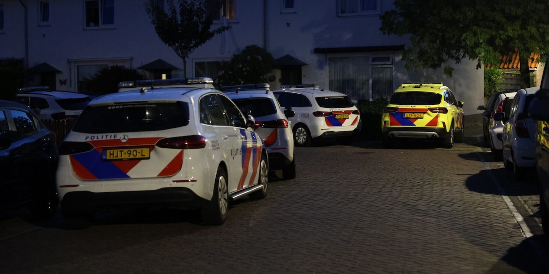 Gewonden bij schietpartij in Wassenaar aan de Van der Duyn van Maasdamstraat. Er waren veel hulpdiensten op de been.