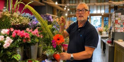 Klanten in tranen om sluiting Leidse bloemenzaak