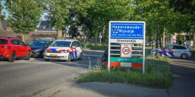 De politie op de grens van Hazerswoude-Rijndijk en Zoeterwoude-Rijndijk.